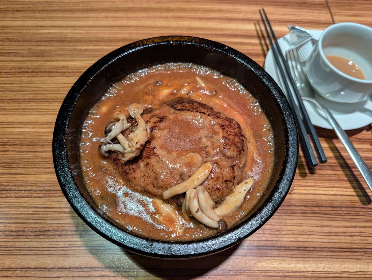 roniya400x's tweet photo. 溶岩ハンバーグ https://t.co/ytH28RQmou
