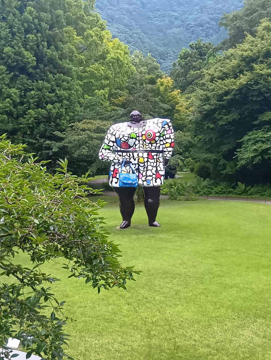 sodesurizaka's tweet photo. 彫刻の森美術館!!
ずっと気になってたドットウアモウに会えて良かったし、自然と芸術が溶け合ってる感あって良かった。 https://t.co/VBet6km556