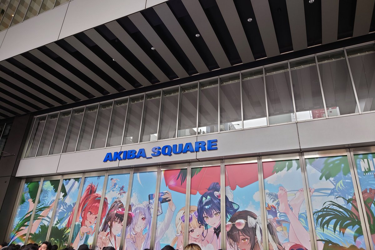 ikaruga001's tweet photo. 現在秋葉原イベントの列形成の最後尾は会場前まで減ってはいます https://t.co/2jxG6IggAY
