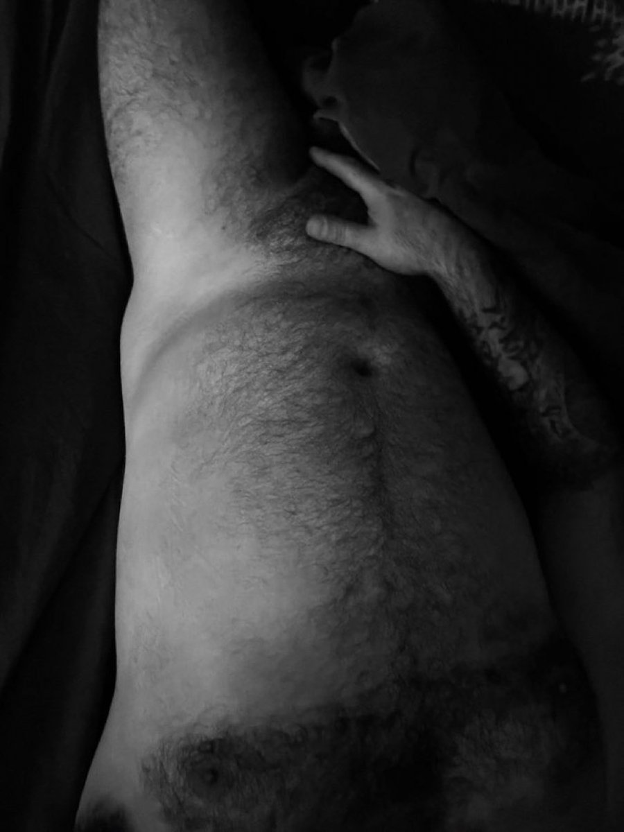 nakedhusband69's tweet photo. Naked bed time whoโs up for some spooning #sleepnaked #bigspoon #sinfulsunday #dadbod. https://t.co/FLcKZUTI7h