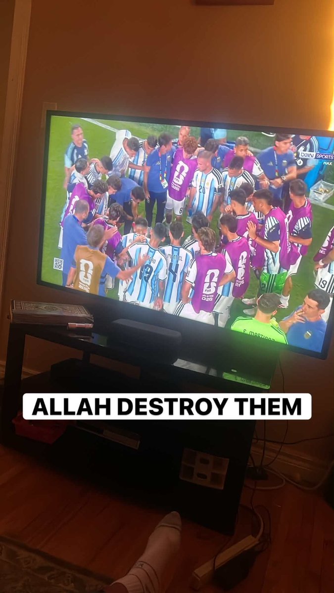 possiblyhamza's tweet photo. @nibbleuh i hate this country so fucking much man https://t.co/ZtZr7UzNx8