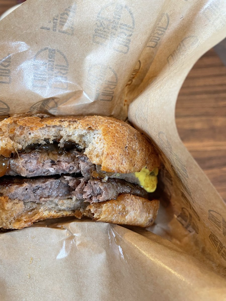 a_type_kairu's tweet photo. お昼は以前から気になってたお店
BRISKSTANDさんへ
バーガーの中では肉の甘味たっぷりな
ハンバーガー🍔
ごちそうさま😋でした
#BRISKSTAND https://t.co/nCyuV83UHp