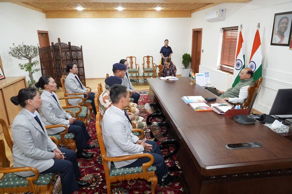 ITBP_official's tweet photo. The #ITBP Mount Everest 2026 team, comprising four women and one man who summited the world's highest peak on 21 May, met with the Hon'ble @lg_ladakh , Shri Vinai Kumar Saxena.
He congratulated the team on their remarkable achievement &amp; extended his best wishes.
#Himveers https://t.co/7dwNB4qAo5