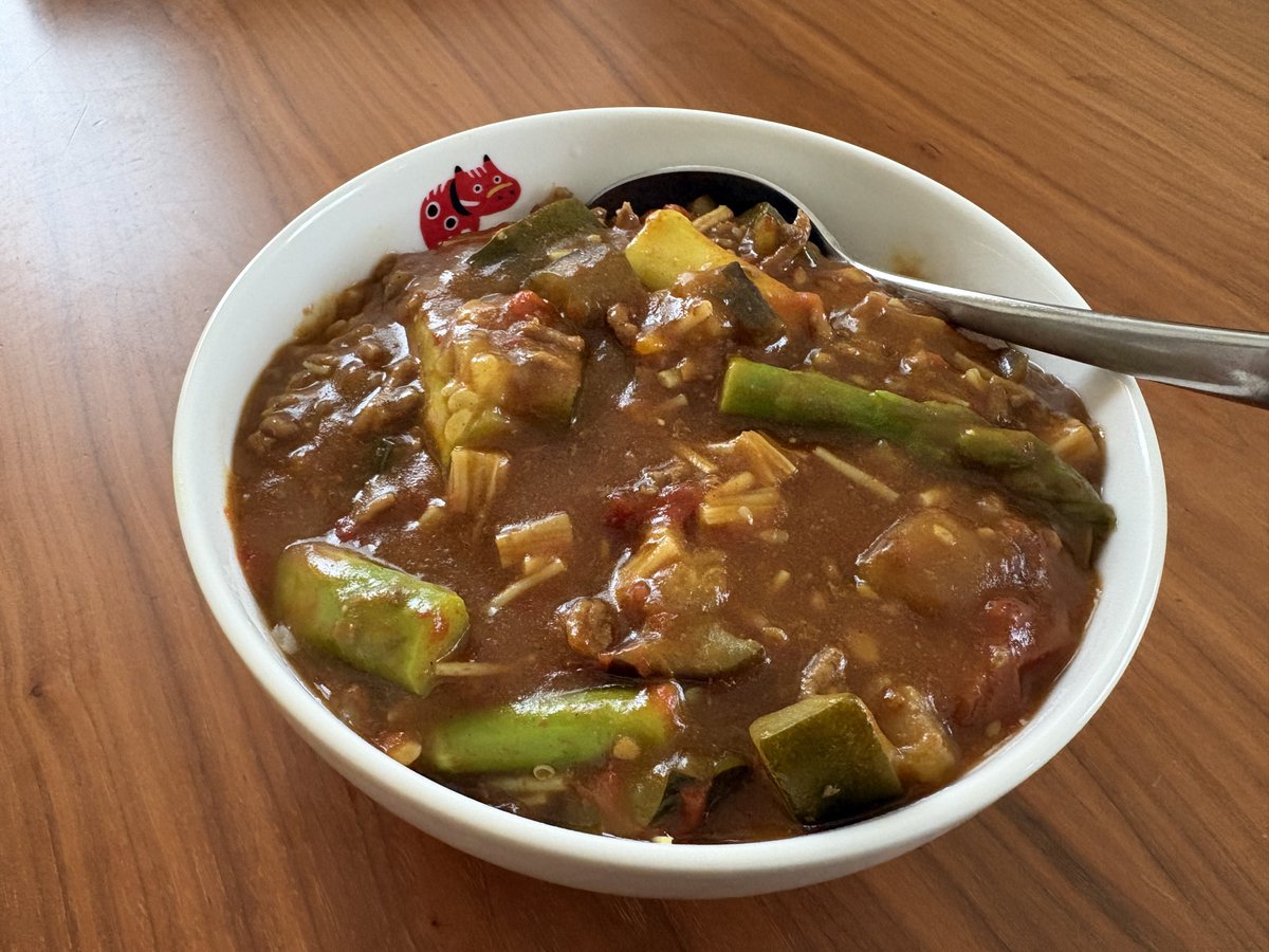 Raesriel's tweet photo. 夏野菜たっぷり無水カレー出来ましたー！ https://t.co/4Zmv318kYF