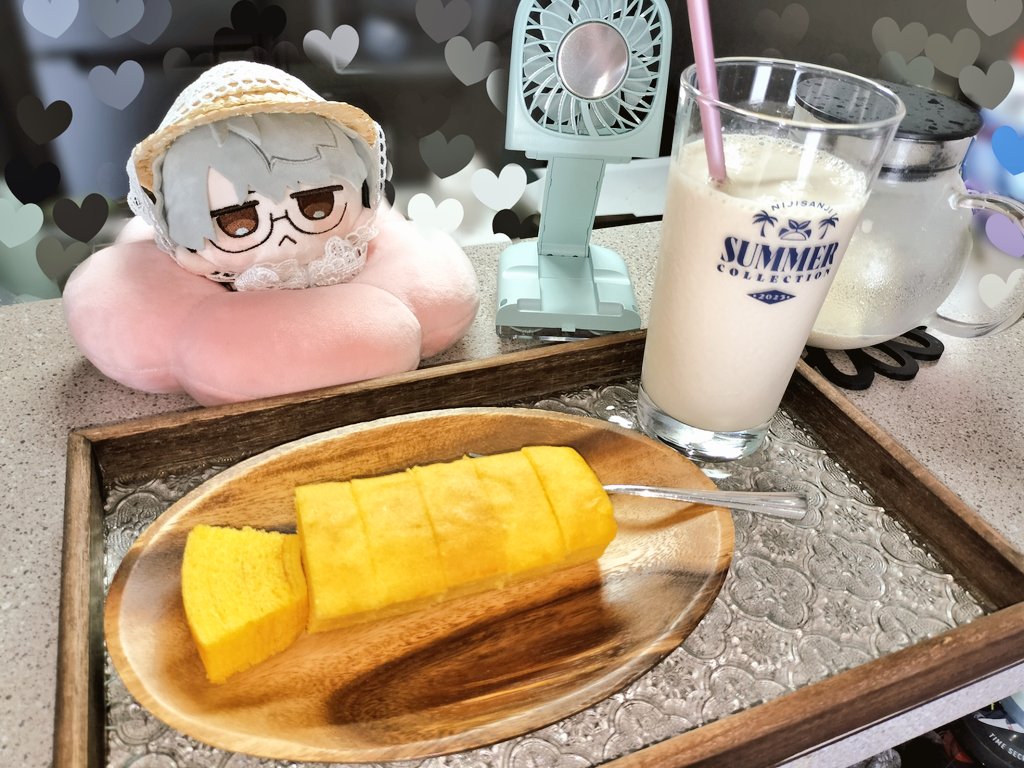 ringowarabi's tweet photo. 黙読書会のおともだった https://t.co/dSP32YOB9i