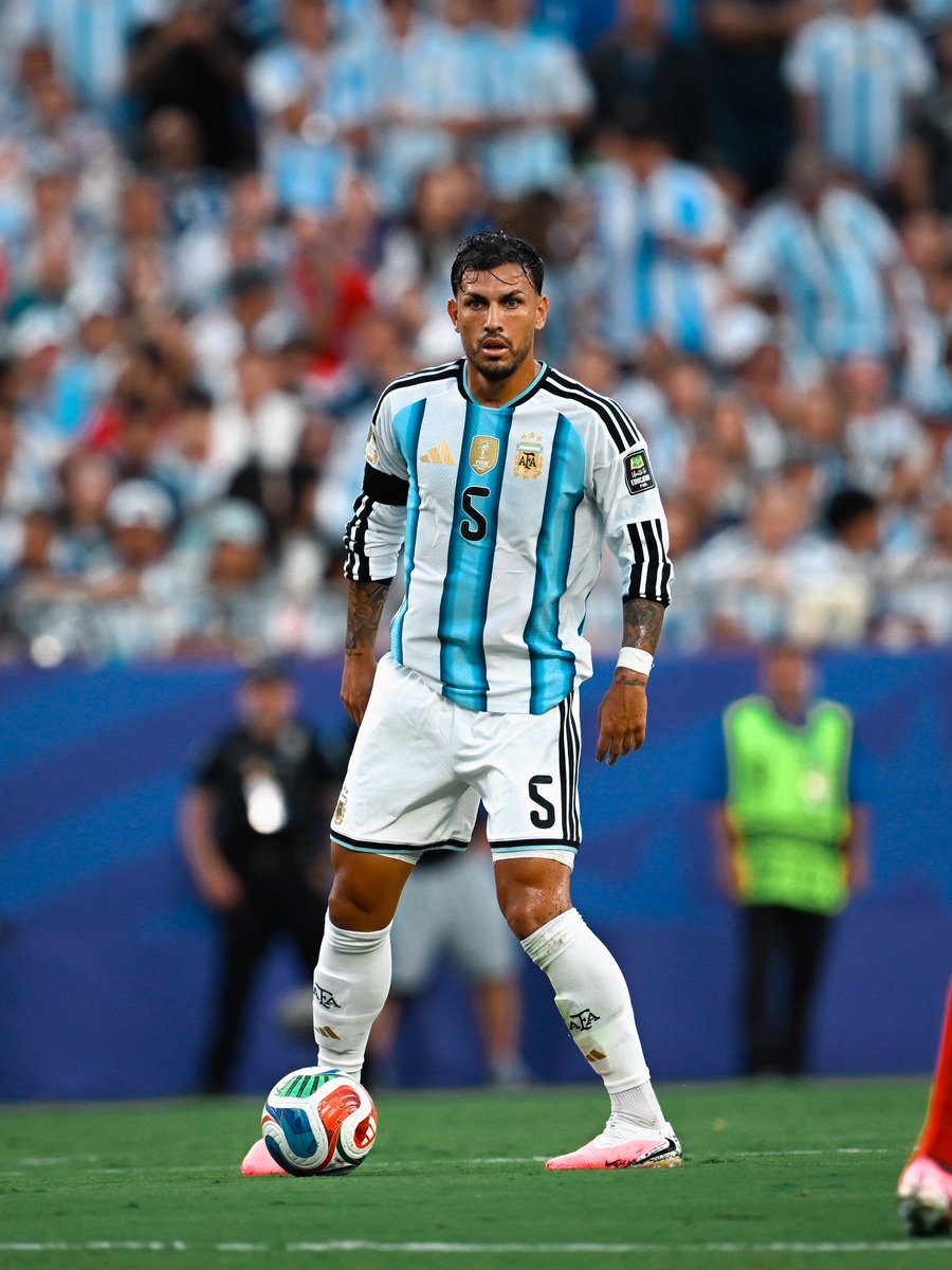 BocaJrsOficial's tweet photo. Leandro Daniel Paredes: nuestro capitán y semifinalista del mundial 🇦🇷💙💛💙 https://t.co/qrumu1LkVM