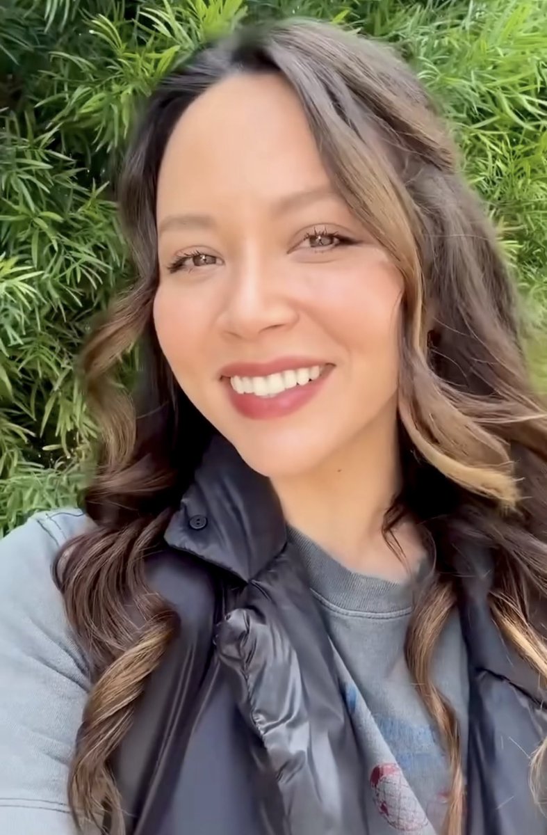 chenxmiles's tweet photo. HAPPY NATIONAL MELISSA ONEIL DAY https://t.co/0LbSqxgrlx