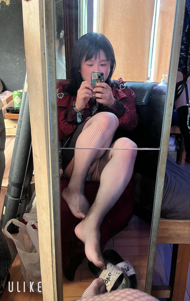 mamiMuMay000's tweet photo. この太ぇ足を見な！笑
#女装
#SUNDAY_TOYBOX https://t.co/H0mDS4ayG8