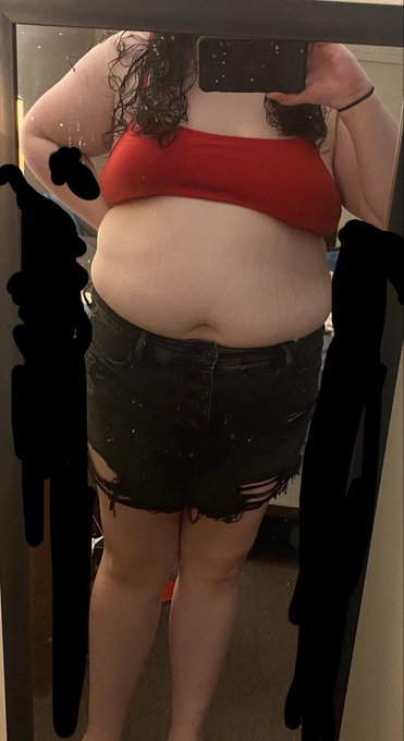 CamilloPan83063's tweet photo. Please tell me the reason for your obesity. https://t.co/TF4RNcTf4m