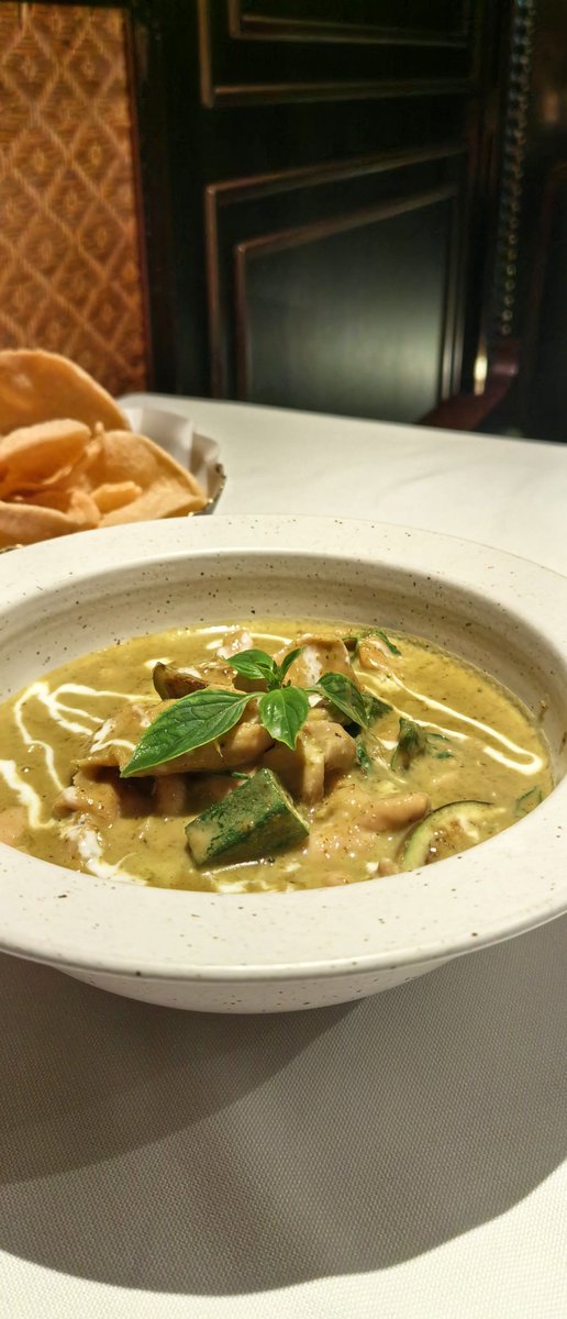 Familienburger's tweet photo. Tried authentic Thai green curry tonight—creamy coconut, zesty lime, and perfectly spiced with fresh basil, chef’s kiss ， https://t.co/85DyoPvmKv