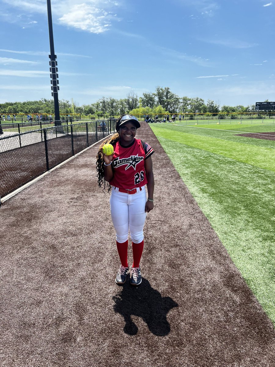 ZWalker2027's tweet photo. One of my favorite moments from the weekend! My 2-run home run in the 5th inning put the first runs on the board and helped give our team the momentum to keep battling. We fought through ITB rules and finished with a 10th inning victory.

@FriendsSoftball @FSCCSBHounds @ExtraInningSB @DiamondAddicts 
#uncommitted2027