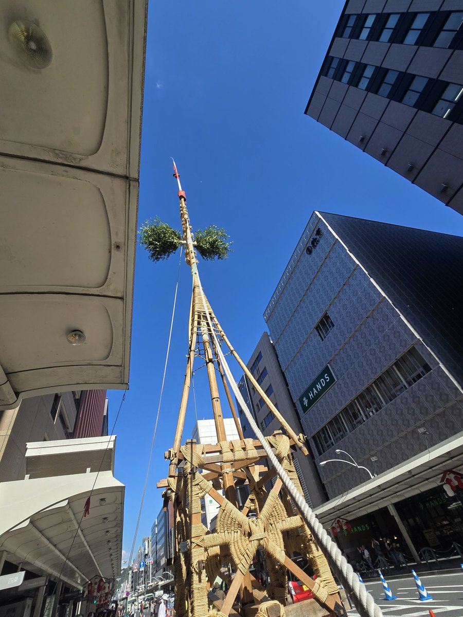 noblemindedness's tweet photo. 空を切り開く https://t.co/OcSz4DSxbj