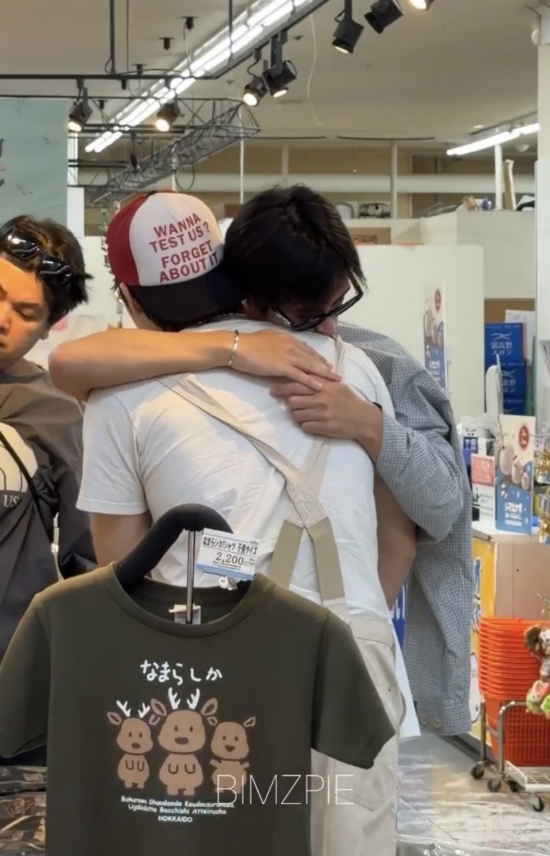 sleeproom_'s tweet photo. สกายฮีเป็นหมีขาวตุวใหญ่น่ากอดน่าฟัดจริงๆ น้องเจมก็เติมพี่กาย น้องโฟ้ดก็เติมพี่กาย แล้วน้องนิ??

GFSN OISHI JAPAN TRIP

#OishixGFSNTrip2026 https://t.co/JXGlQqcnu6