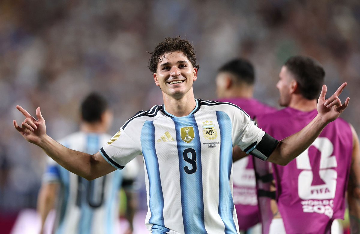 leanswiftt's tweet photo. JULIAN ALVAREZ es el MEJOR 9 en la HISTORIA de la SELECCION ARGENTINA https://t.co/cD9UftKbP9