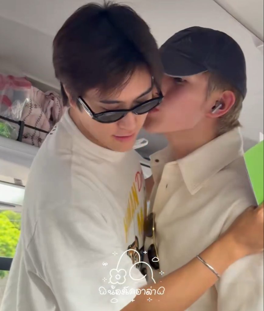 onedayspn's tweet photo. จะจุ้บอยู่อย่าง ได้จุ้บแก้มครั้งนึงอยากจุ้บอีกตลอดไปปะ🫠🫠🫠🫠 เผลอไม่ได้เลย  เอะอะๆกอดเอว เอะอะๆจุ้บแก้ม เออมันคงเป็นแฟนกันจริงๆ ป้าคันหัว ป้าเขิน หมาเด้กขี้อ้อนเนาะ อิจฉาเจมีไนน์ว่ะㅠㅠㅠㅠㅠㅠㅠㅠㅠㅠㅠㅠㅠ

GFSN OISHI JAPAN TRIP 
#OishixGFSNTrip2026 https://t.co/2XmrZ7Rbpa https://t.co/KKtuUUNkMW