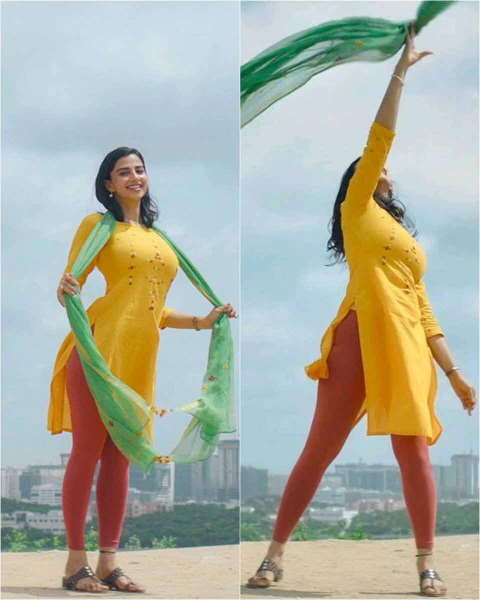The_WizardDude's tweet photo. Meenakshi Chaudhary ❤️🔥 https://t.co/XkbWqI0TaM