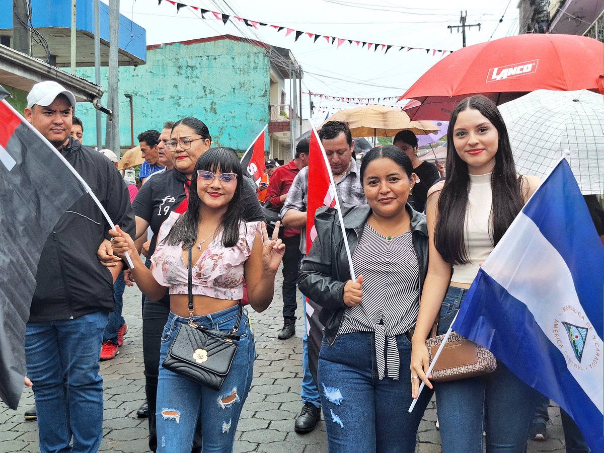 SecretariaCMB's tweet photo. 🇳🇮❤️🖤 En saludo al #47/19, militantes de Boaco participaron en una caminata, destacando los logros de la Revolución con cantos, bailes y alegría revolucionaria. 

#Boaco #Nicaragua #Siempre19 #BoacoVictoriaYPaz https://t.co/KhpL0L8IAZ
