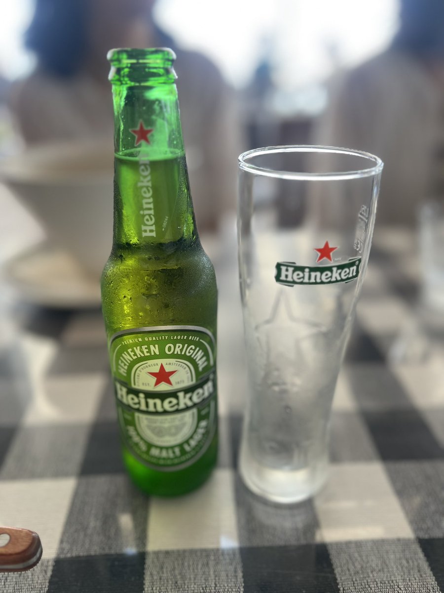 chi1006se's tweet photo. きのうのわたし。
江ノ島でいっぱい食べて飲んで
荒れ狂う海を見て。
風強すぎるから後ろ向いて
🦑食べてるところ激写されてた📸 https://t.co/azT1HEY9af