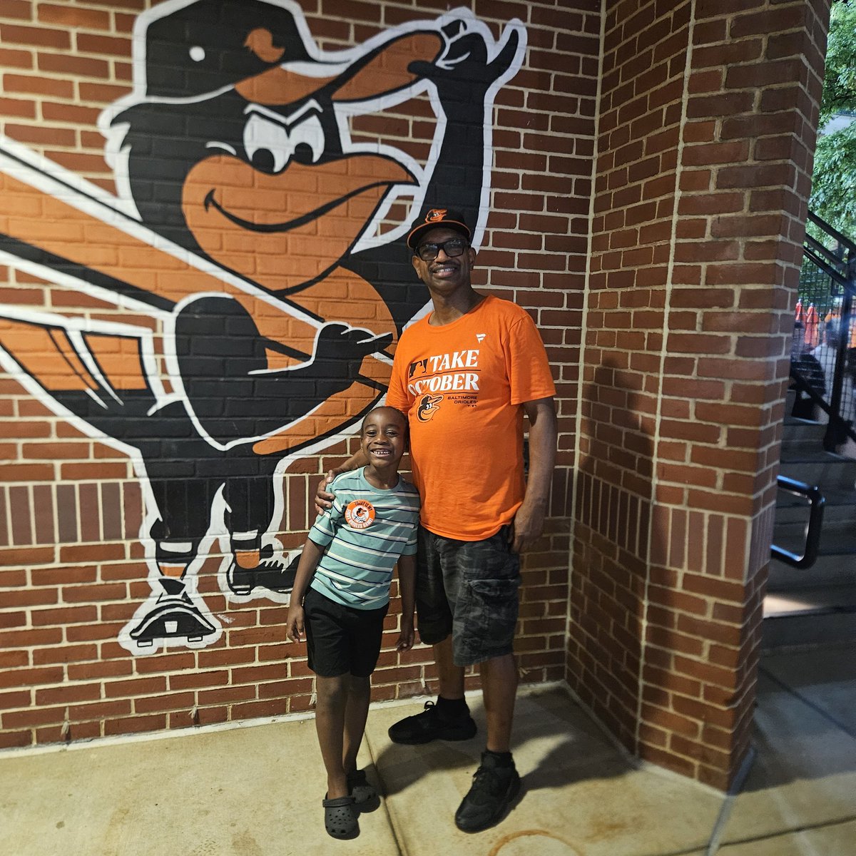 crazeear69's tweet photo. @Orioles @TRowePrice Aim is done, but i had to catch me a Oriole game before I left. I had some first time fans tonight. https://t.co/SOUFma9vXT