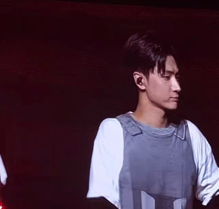 Aylee098z's tweet photo. Look How Happy he looks after saying they are 6 now 🤭. I've never seen him smiling like that🫶🏻 https://t.co/npMwO1LGL3