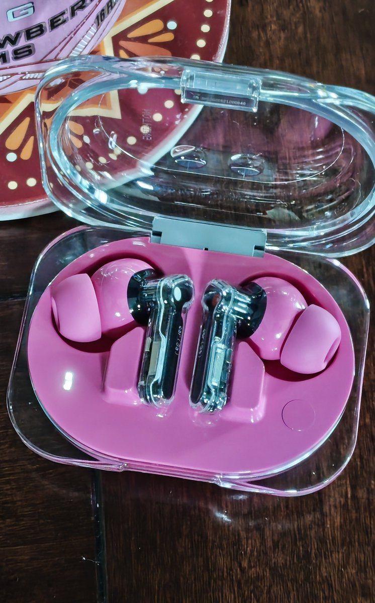Antonio_Luis's tweet photo. These colors are 🔥
#yellow #pink
@nothing #ear3a
#nothingwear3a #withnothing https://t.co/kvkgDaeUMw