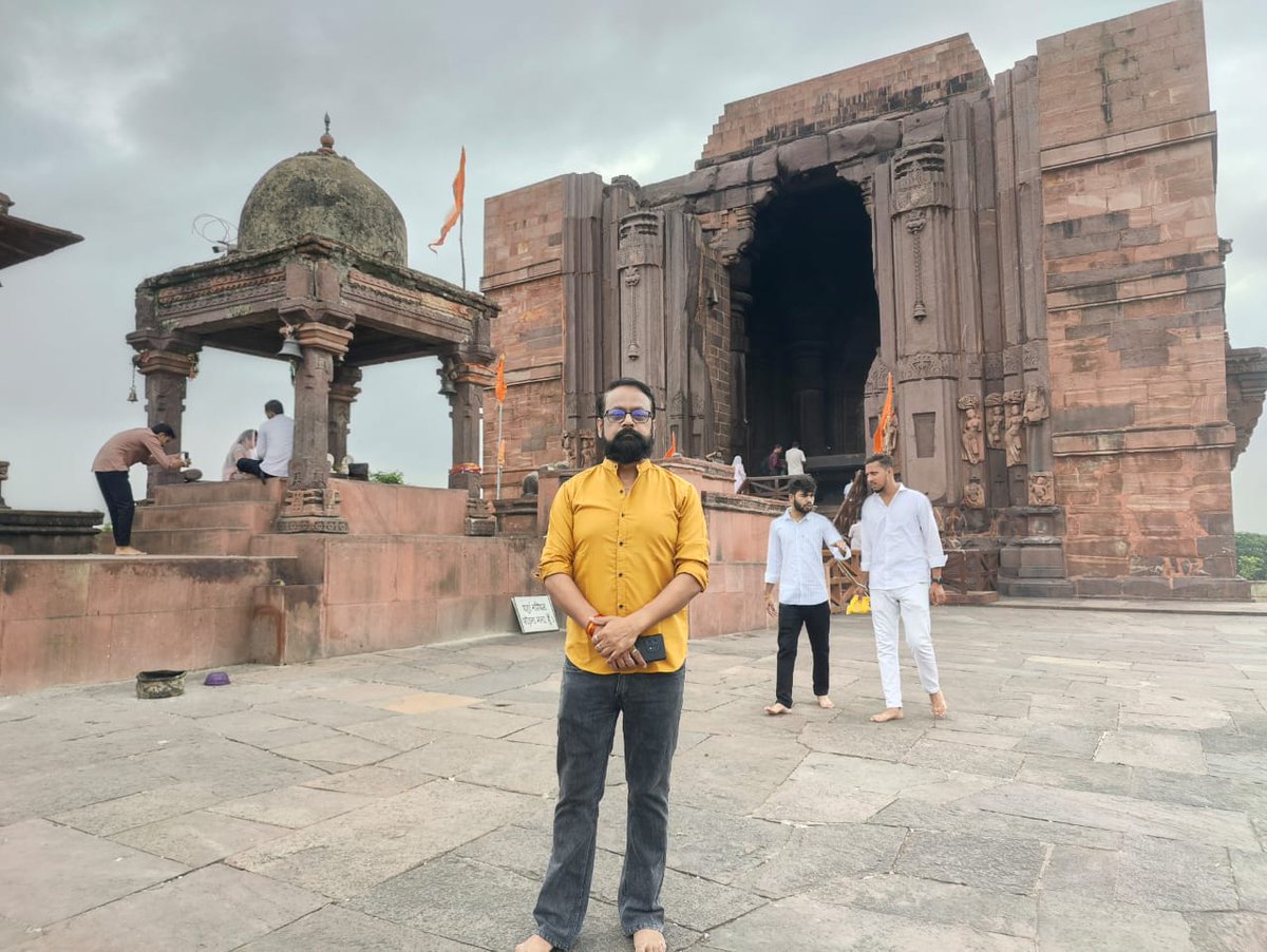 vijaye9's tweet photo. @pratyush_ranjan
भोपाल आए तो उनके साथ राजा भोज के बनाए बांध और  अधूरे भोजपुर मंदिर की हेरिटेज वॉक की। वे पहली बार भोपाल की एक हजार साल पुरानी स्मृतियों से जुड़े। राजा भोज के समय इतने मेगा प्रोजेक्ट पर काम हुआ। क्या वे अपनी राजधानी धार से यहाँ लाना चाहते थे?
@DrMohanYadav51 https://t.co/Ux40axYAl5