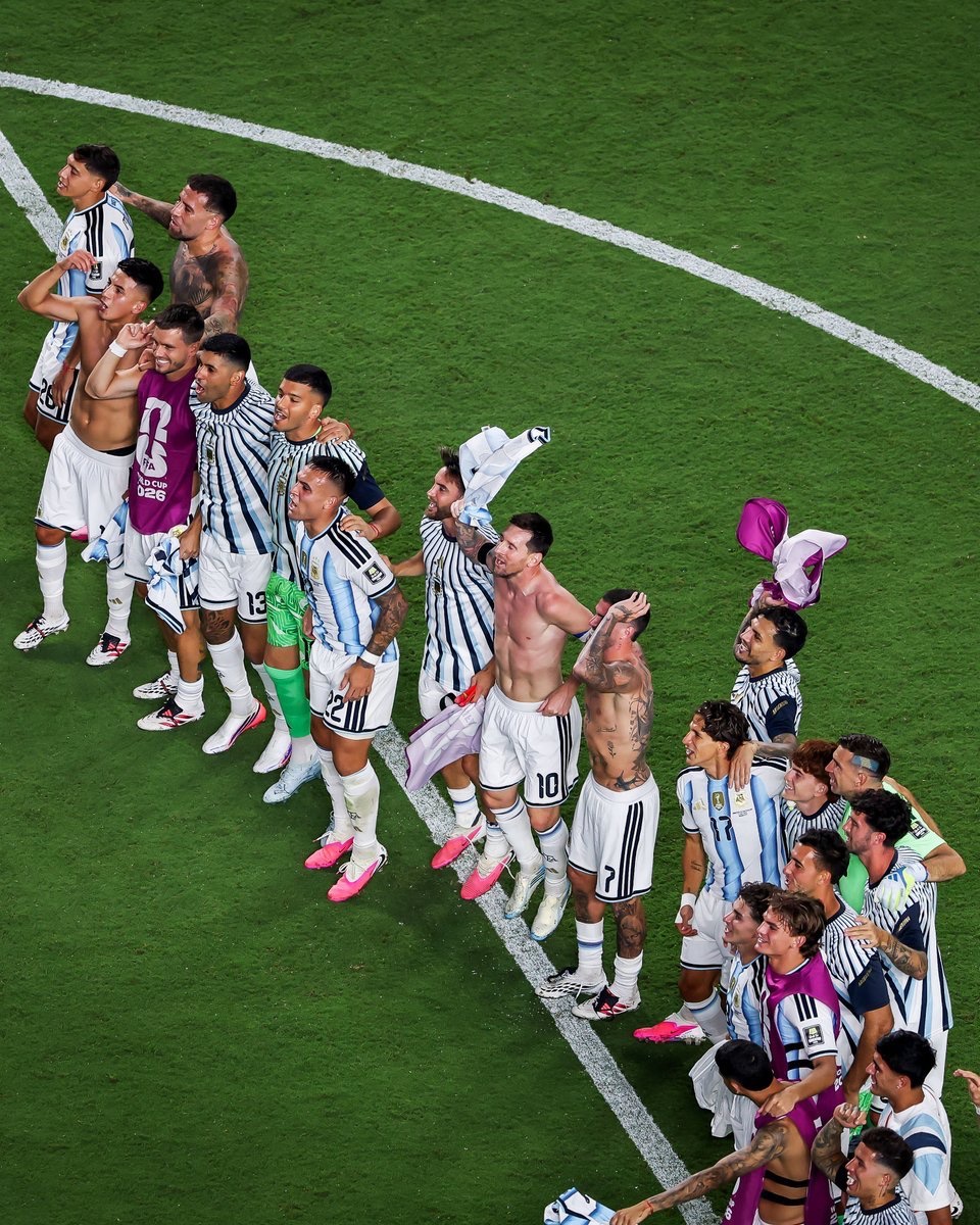 CrewsMat10's tweet photo. What an amazing group this is. Go on and get the fourth star. 🏆🇦🇷 https://t.co/t9G9CA8qlK