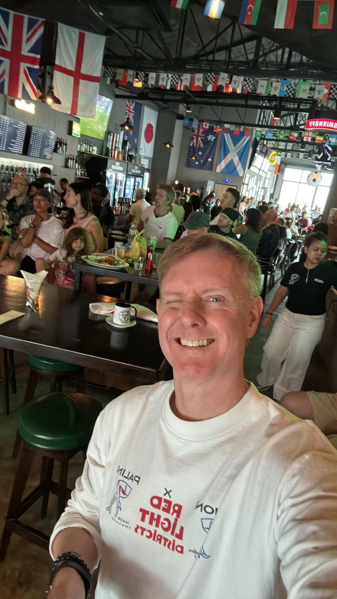 19Rooster75's tweet photo. McGregor shocked us… Argentina thrilled us. 🍀🥊⚽ One fight ended way too fast, one match was a football masterclass. What a night at The Upper Deck! 🍻🇦🇷 https://t.co/OgmDMNjtPk