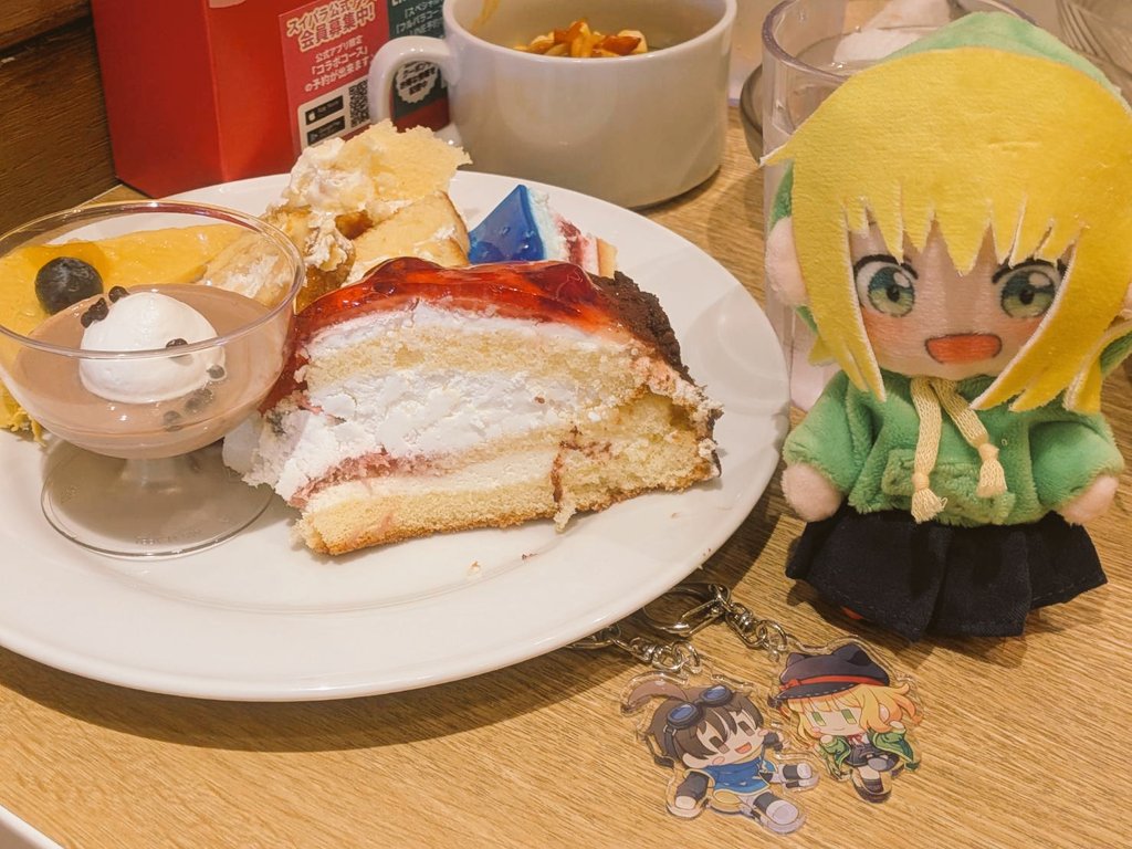 cuu_sky's tweet photo. アテネちゃんぬいと一緒にスイパラ〜！！！
アテネちゃんの誕生日祝いだー！！！ https://t.co/tELdWDUJMg