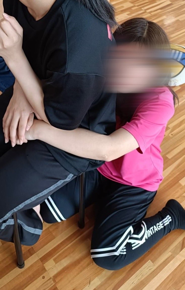daisho_engeki's tweet photo. 1、部員紹介
名前 レオ
実行 アナウンス
役割 後藤小春
ひとこと 
楽しんで、頑張るまーす

2、部員紹介
名前 えるのさいず
実行 照明
役割 矢野美咲
ひとこと　
初舞台、がんばりまっする https://t.co/ZqZkULNYID