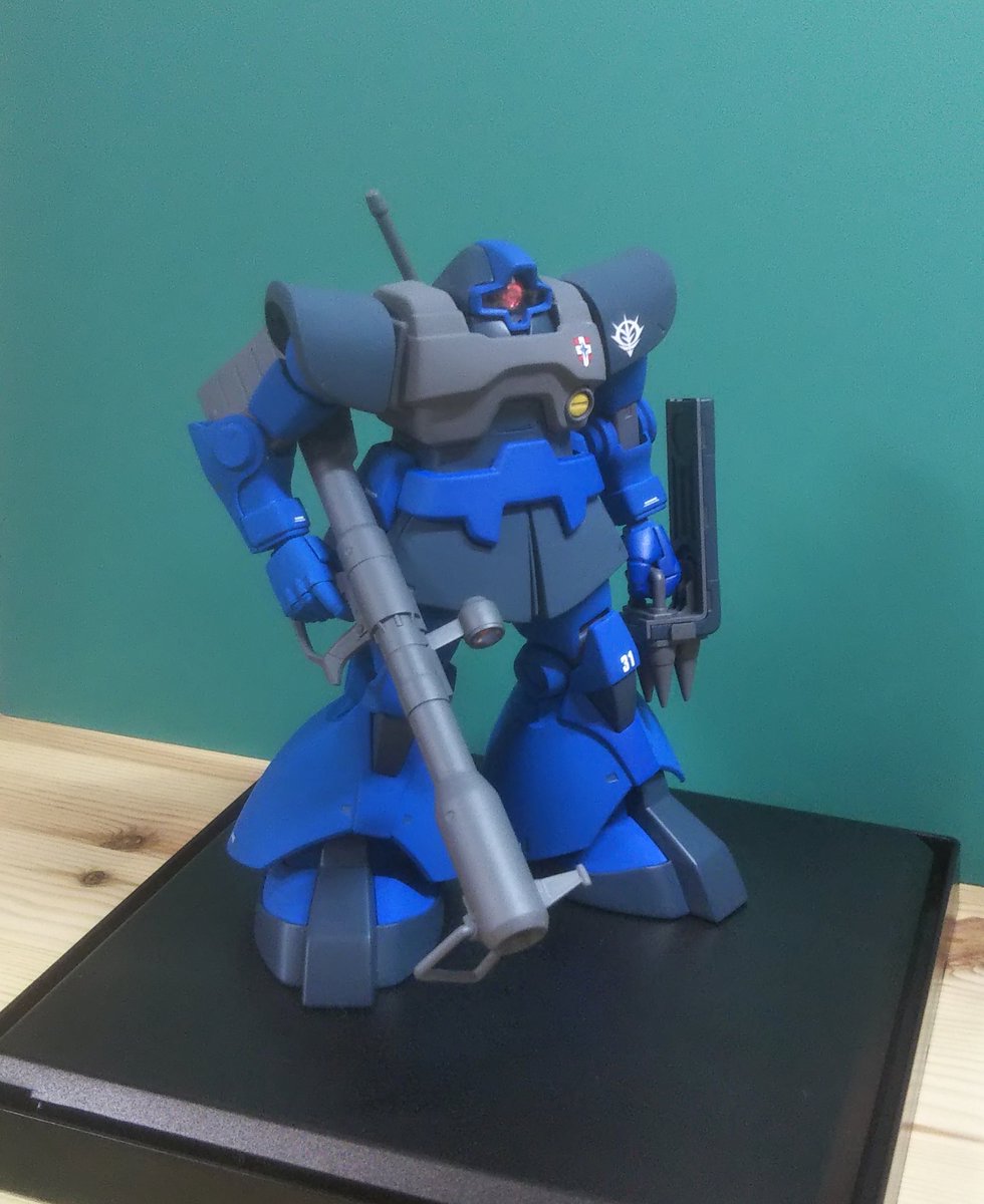 maki6ma2a's tweet photo. HGUC 1/144 ドム 武器を持たせて完成しました

ジャイアント・バズのスコープもモノアイ同様にウェーブのH・アイズ1［ピンク］を使っています

#ガンプラ https://t.co/n7viX5r7VV