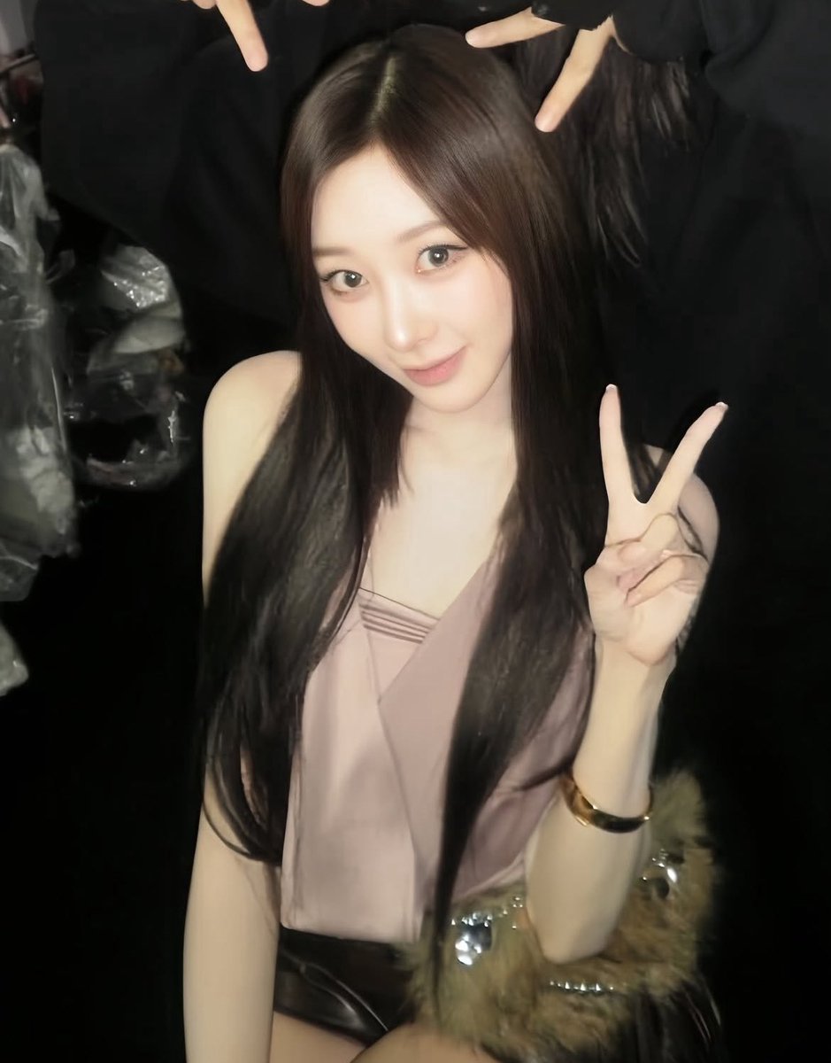 hyoaeri's tweet photo. Gorgeous mother https://t.co/Mq1kadmDiF