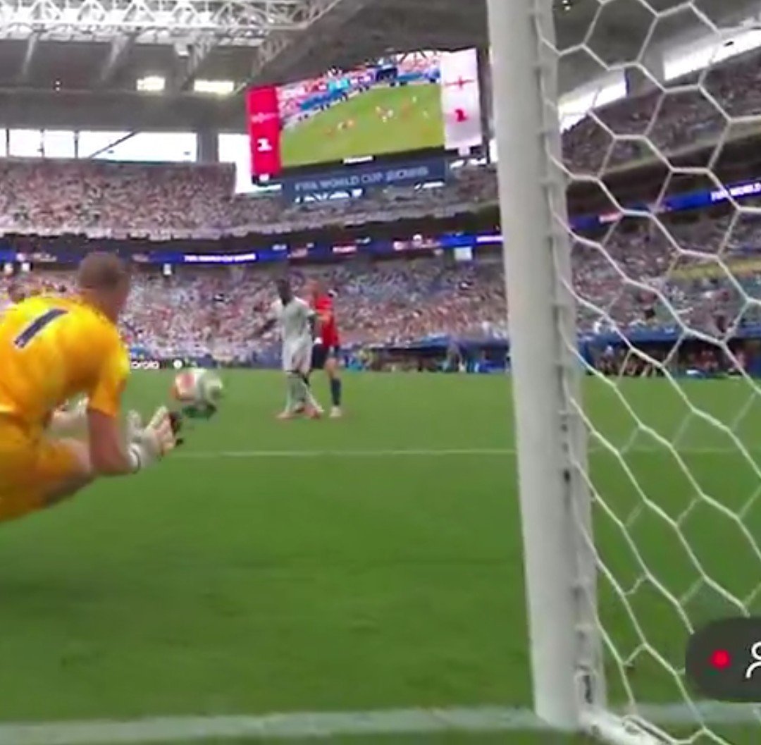 reddchopsticks's tweet photo. Hasta la FIFA reconoce el segundo remate de Haaland, el arquero desvío la pelota @Betano_arg @Betano_BR 👀👀 https://t.co/anfAGZzPz0