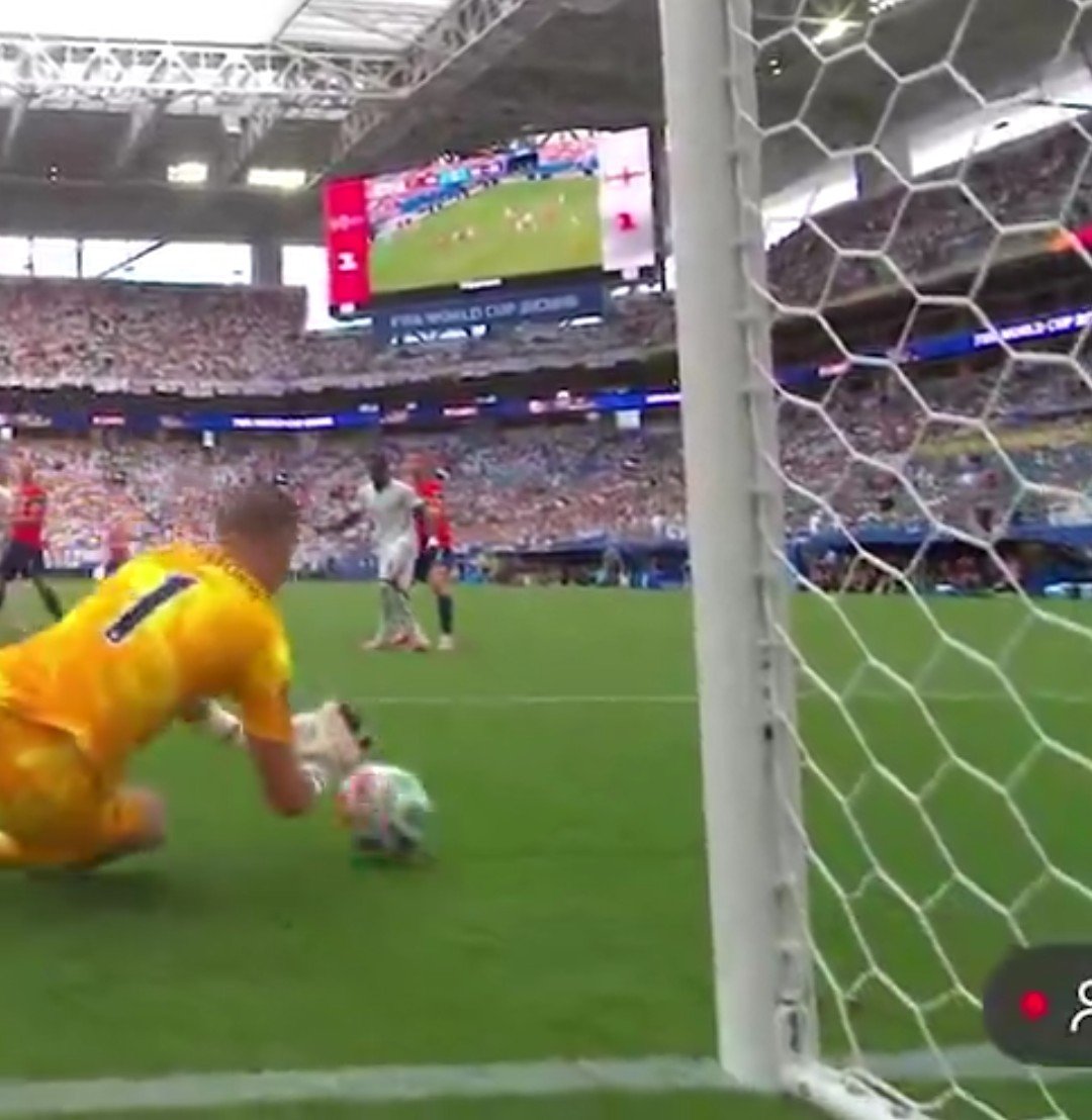 reddchopsticks's tweet photo. Hasta la FIFA reconoce el segundo remate de Haaland, el arquero desvío la pelota @Betano_arg @Betano_BR 👀👀 https://t.co/anfAGZzPz0
