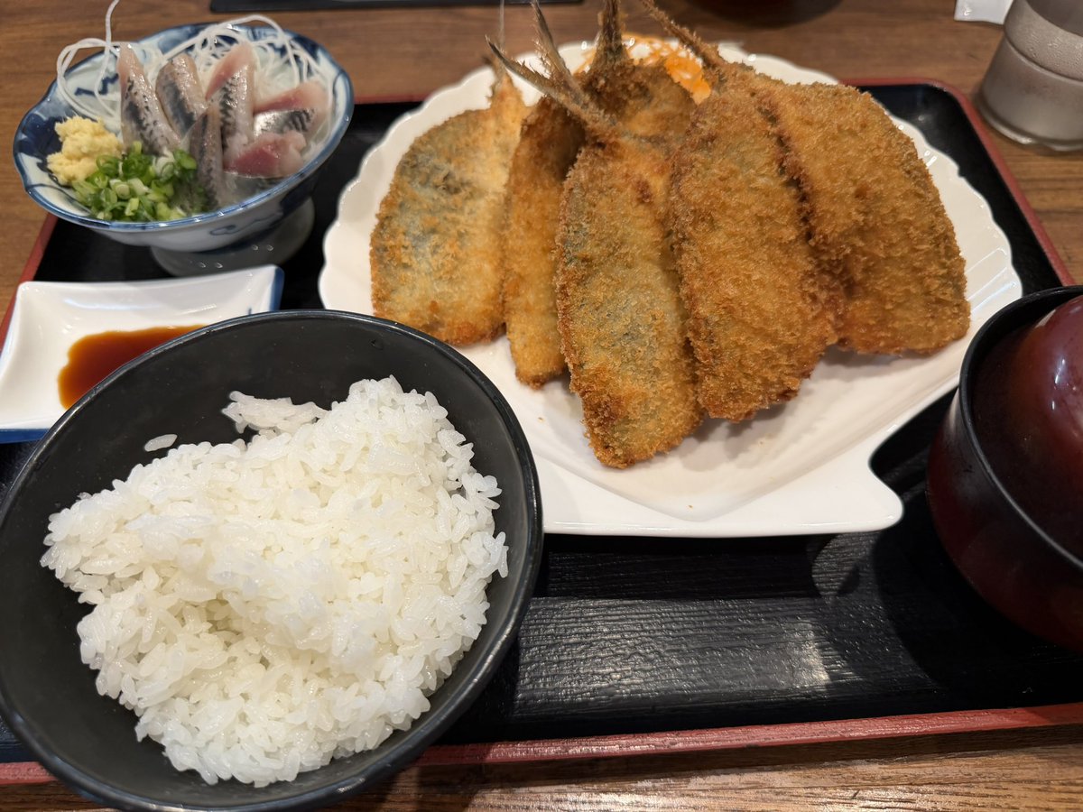 shaberry_man's tweet photo. おはようございます！
朝から沼津港で気合い入れてきました！

ドゲンジャーズは今日から放送スタート！

#旅ドゲ https://t.co/ez0aftJhUJ