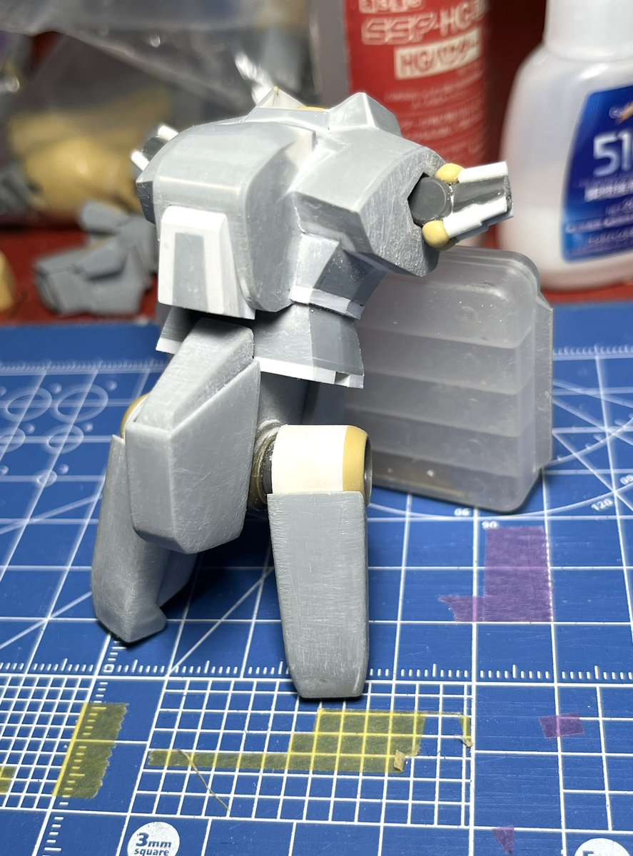MoKaMoNa12's tweet photo. 「Road to 間に合うか間に合わないか某MSを作る編6」
関節､太もも､ランドセル大まかですが作りました https://t.co/GHJcn8mrnu