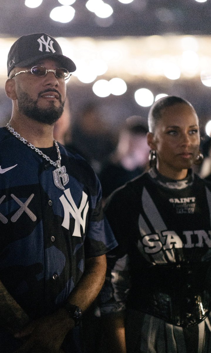 AliciaKeysDaiIy's tweet photo. Alicia Keys &amp; Swizz Beatz at Yankee stadium. #JayZ https://t.co/oFwx48T9Cl