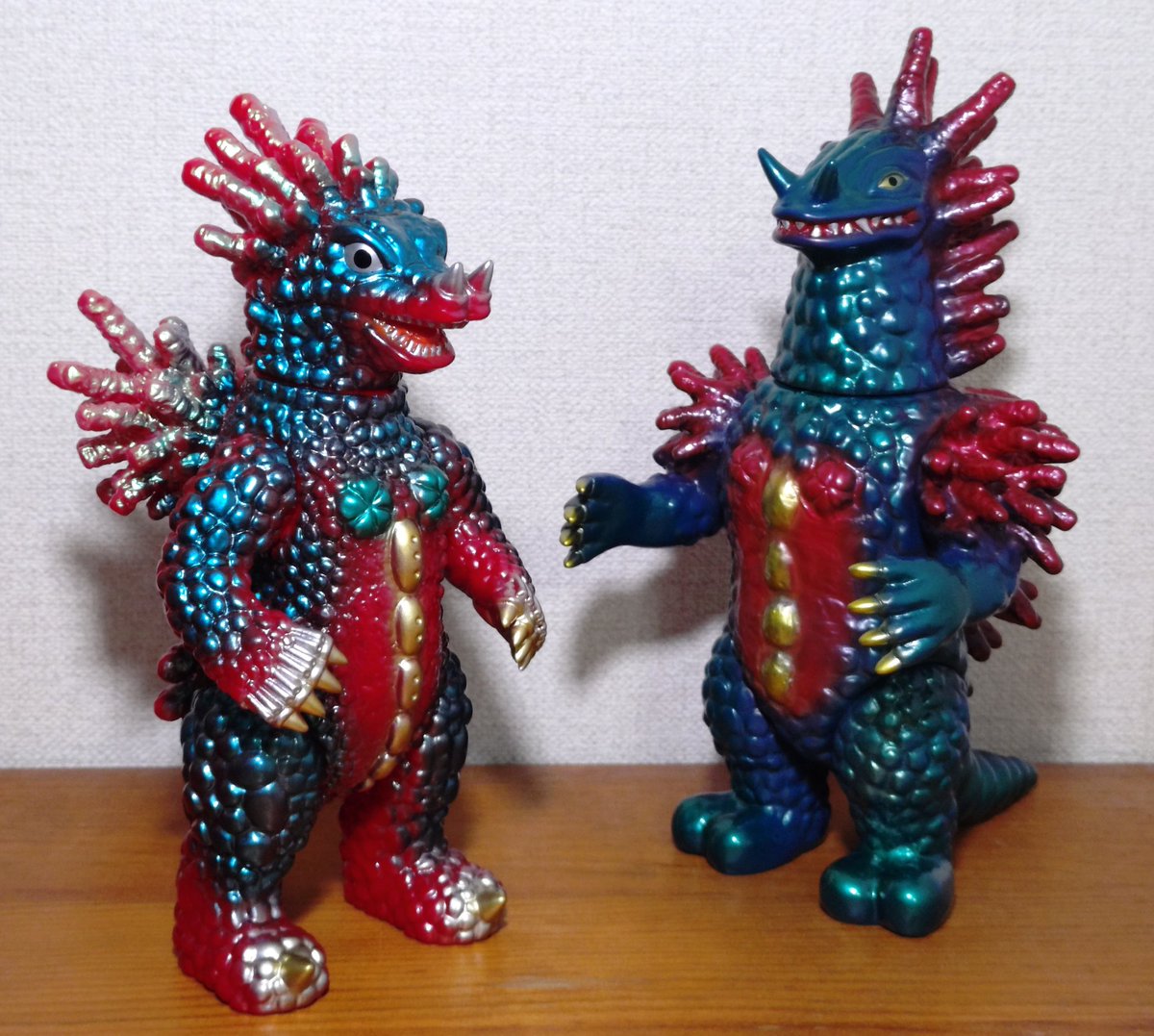 m1号　ベロクロン　検　マーミット　ブルマァク　怪獣郷　ソフビ　マルサン M1号のベロクロン(初代)とマーミットのベロクロン二世を並べてみた 劇