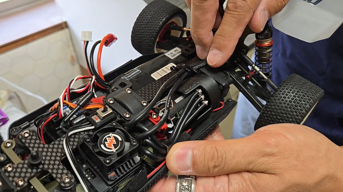 MOBILE9JPNET's tweet photo. @ExpertRc さんに3Dプリンターで制作した「380モーター用ファンシュラウド」と「ワンタッチバッテリーホルダー」を頂戴しました！大切に使わせていただきます

カッケェ〜

#NAKAIRCFIELD https://t.co/ZbDlaWZi0K
