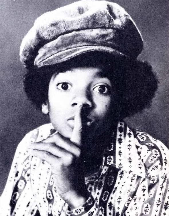 yveegoatedd's tweet photo. Michael Jackson photographed on the creek (1970) https://t.co/rKqoGWuNiU