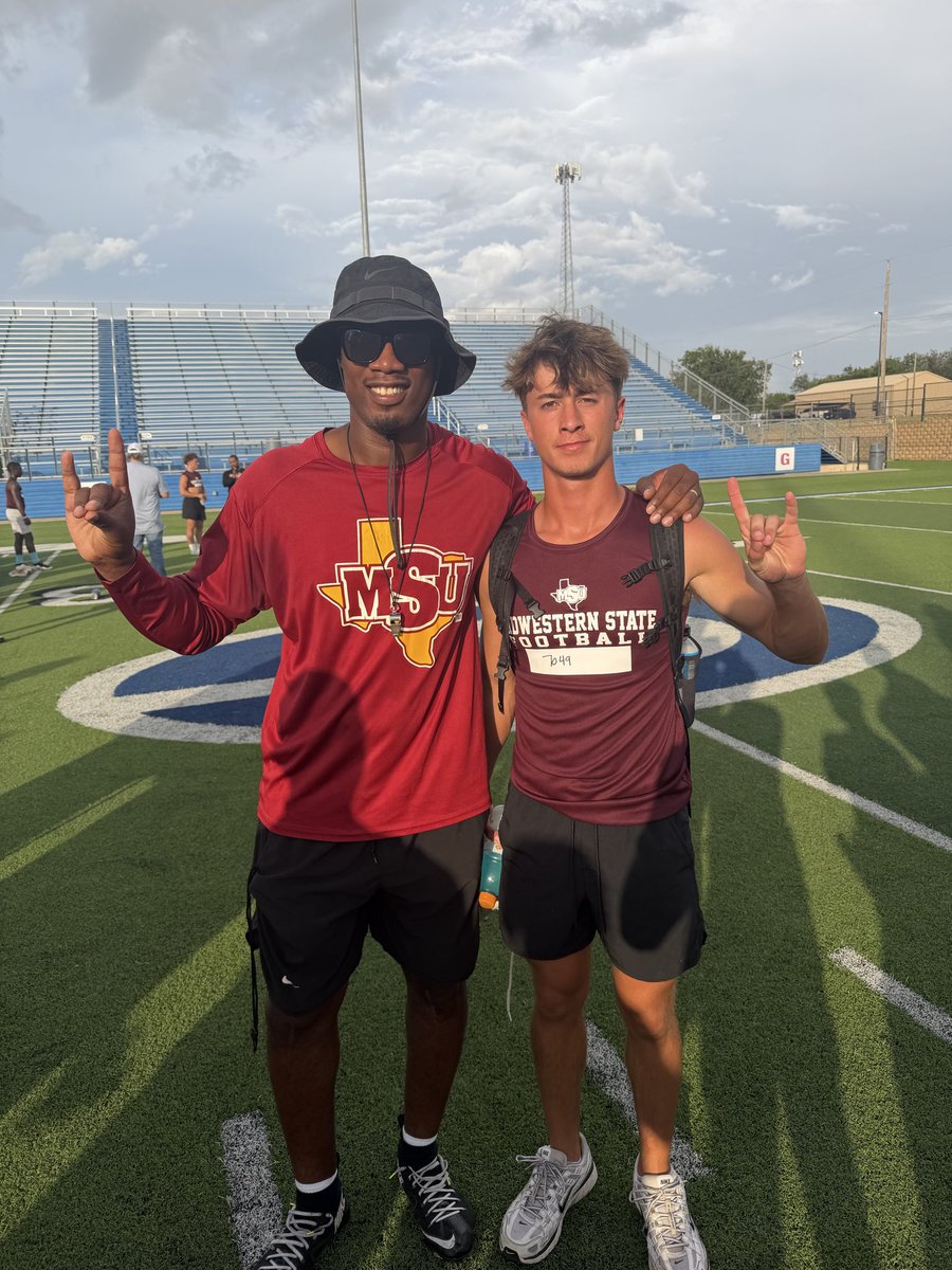 cash_lynch7's tweet photo. Had a great camp!! @MSUTexasFB @MustangsDC @CoachDomoYoung @dwaynefriday1 @CoachMatt_Green @coachryanpriem @FACEONETRAINING https://t.co/6xlLYwzpsW