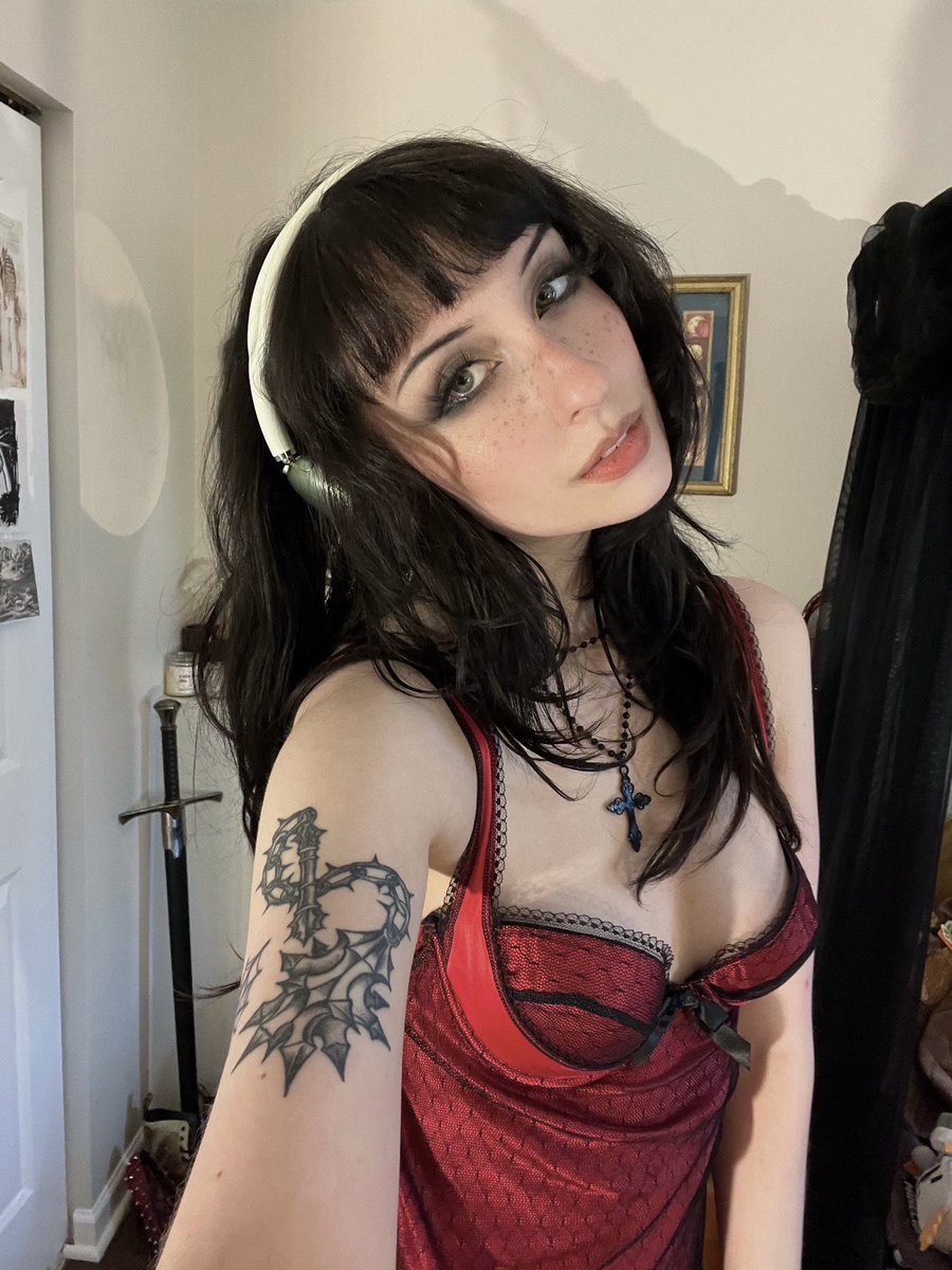 graveghostie's tweet photo. miss this hair https://t.co/V9I3ahoPqB