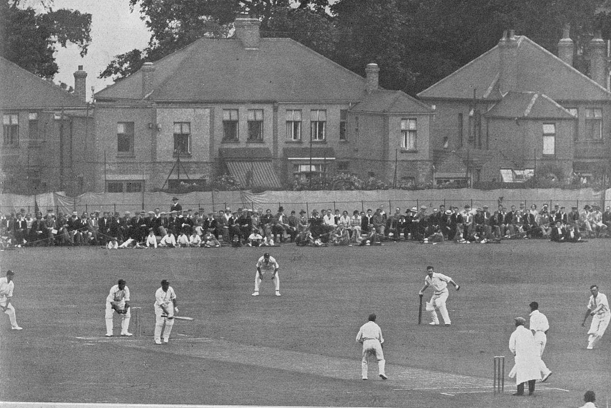 PictureSporting's tweet photo. Jack Hobbs batting with a runner, Kent v Surrey, Blackheath, July 10th 1932.  Hobbs was allowed to use the runner as he had a headache and Kent skipper Percy Chapman made him the offer.  Hobbs fell to a poor stroke for 18. The runner was 21-year-old Freddie Brown who returned later to score a hundred