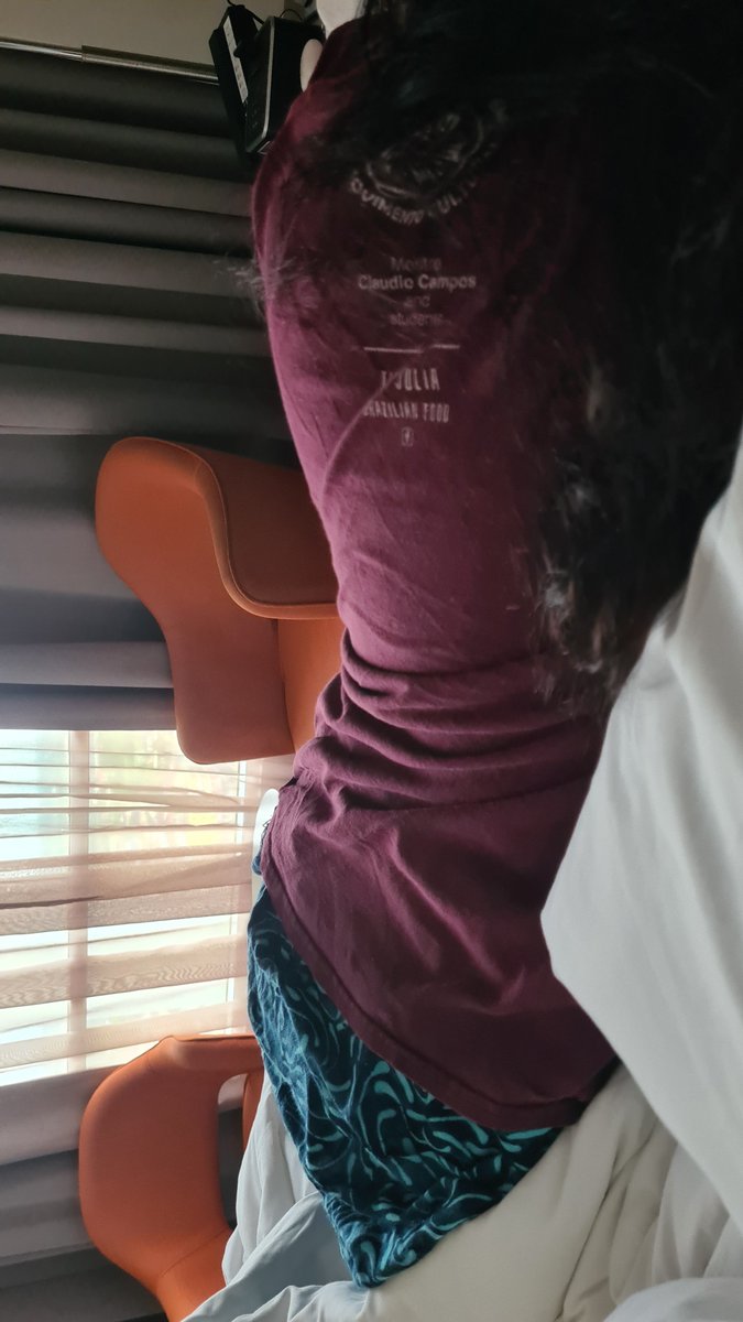 Inarawrny's tweet photo. Tido sebilik dengan office husband be like. Kalau abang bangun pagi morning wood nampak wife orang macam ni abang buat apa? 💋 Repost untuk santapan abang 😝 https://t.co/BlcLlbC6Np