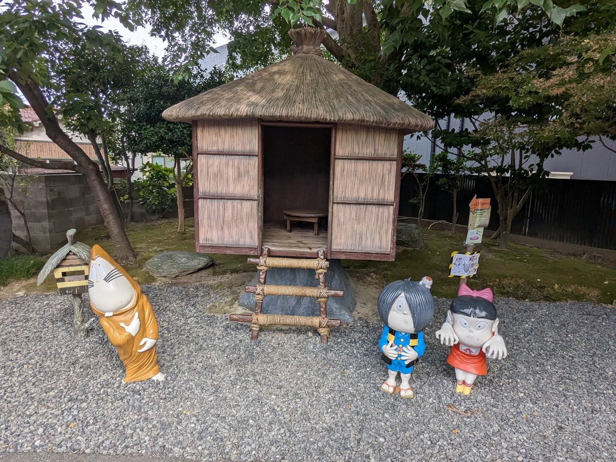 ryota5004's tweet photo. 水木しげるロードも
今まで見てきた漫画観光地より
頭1つ抜けてる力の入れようで
行く価値大アリでした
夜の影絵もみたかったけど
時間的に諦め🥲 https://t.co/F7gD30aPV8