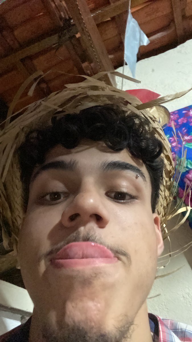 taehyung de calcinha tweet media