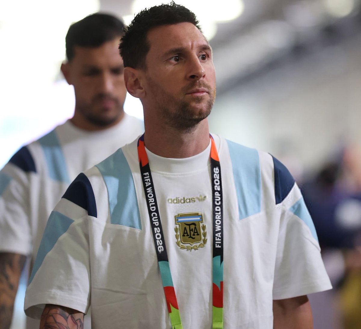 MessiBrasilHD_'s tweet photo. Lionel Messi na chegada ao Arrowhead Stadium, para o jogo de daqui a pouco. 📸🐐

Se Deus quiser, teremos mais um show do G.O.A.T nessa Copa do Mundo! 🙏🏼 https://t.co/h6vdEBxLWz