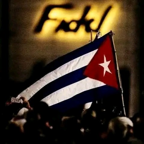 YaquedeCuba's tweet photo. Vivimos una compleja situación económica, los revolucionarios cubanos debemos acudir al pensamiento y a las decisiones de #Fidel en los años más difíciles vividos por la Revolución. #CubaEstáFirme y Vencerá cada batalla que nos impone el cerco energético.
#MiMoncadaEsLaPatria https://t.co/gdeN3CNIqT