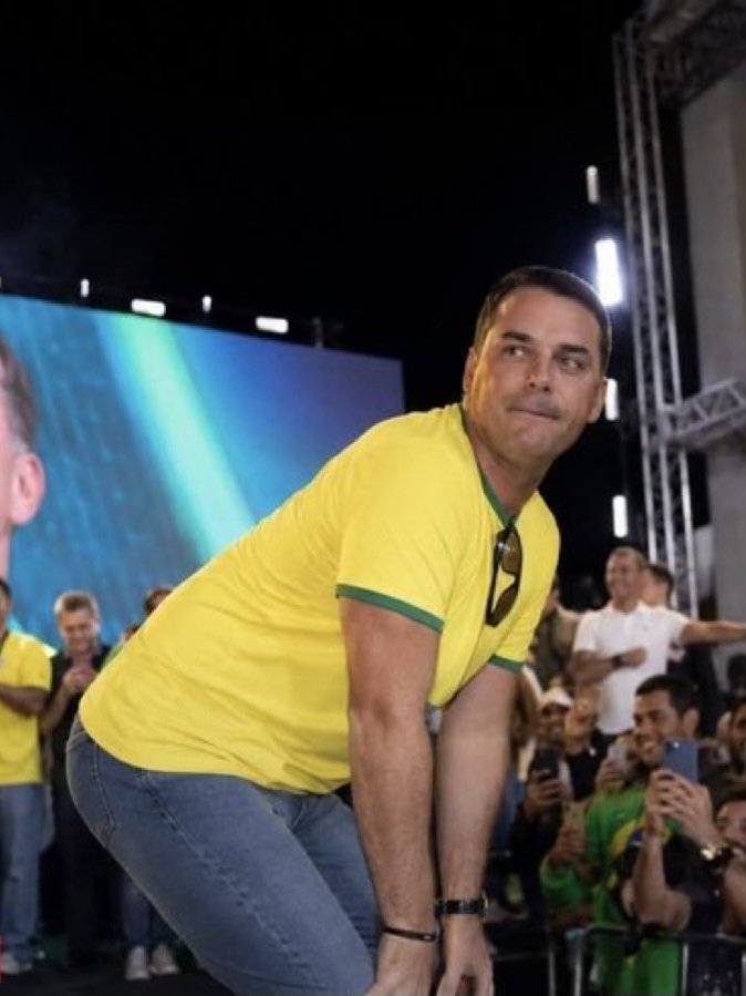 observerquie's tweet photo. @FlavioBolsonaro https://t.co/L5r56NfQD1