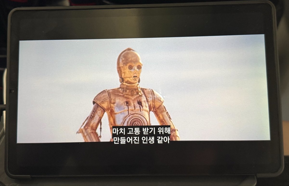 luxauroraee's tweet photo. 에피소드 4 보기 시작했습니다
이거 로그원의 뒷 이야기네요
그리고 전설의 짤방을 자만추함 https://t.co/UhIyLcoxyg